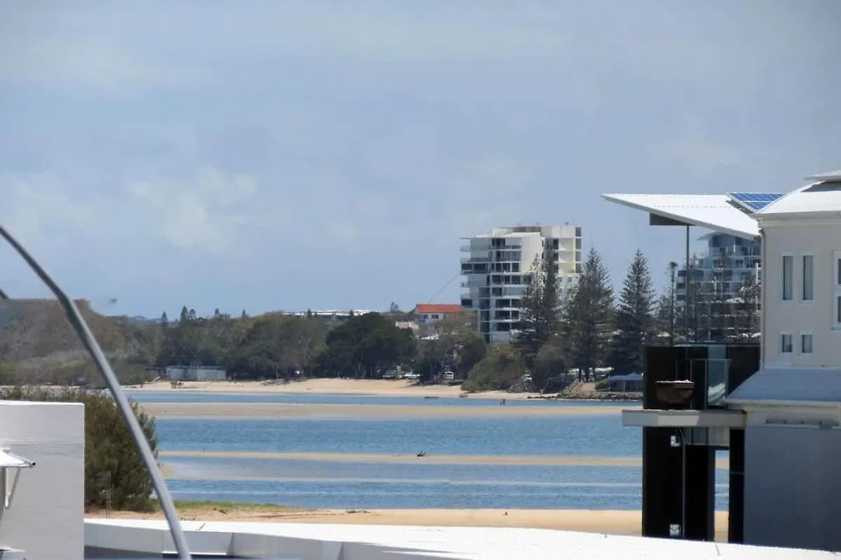 Caloundra 2Brm Apt- Rooftop Pool Apartment